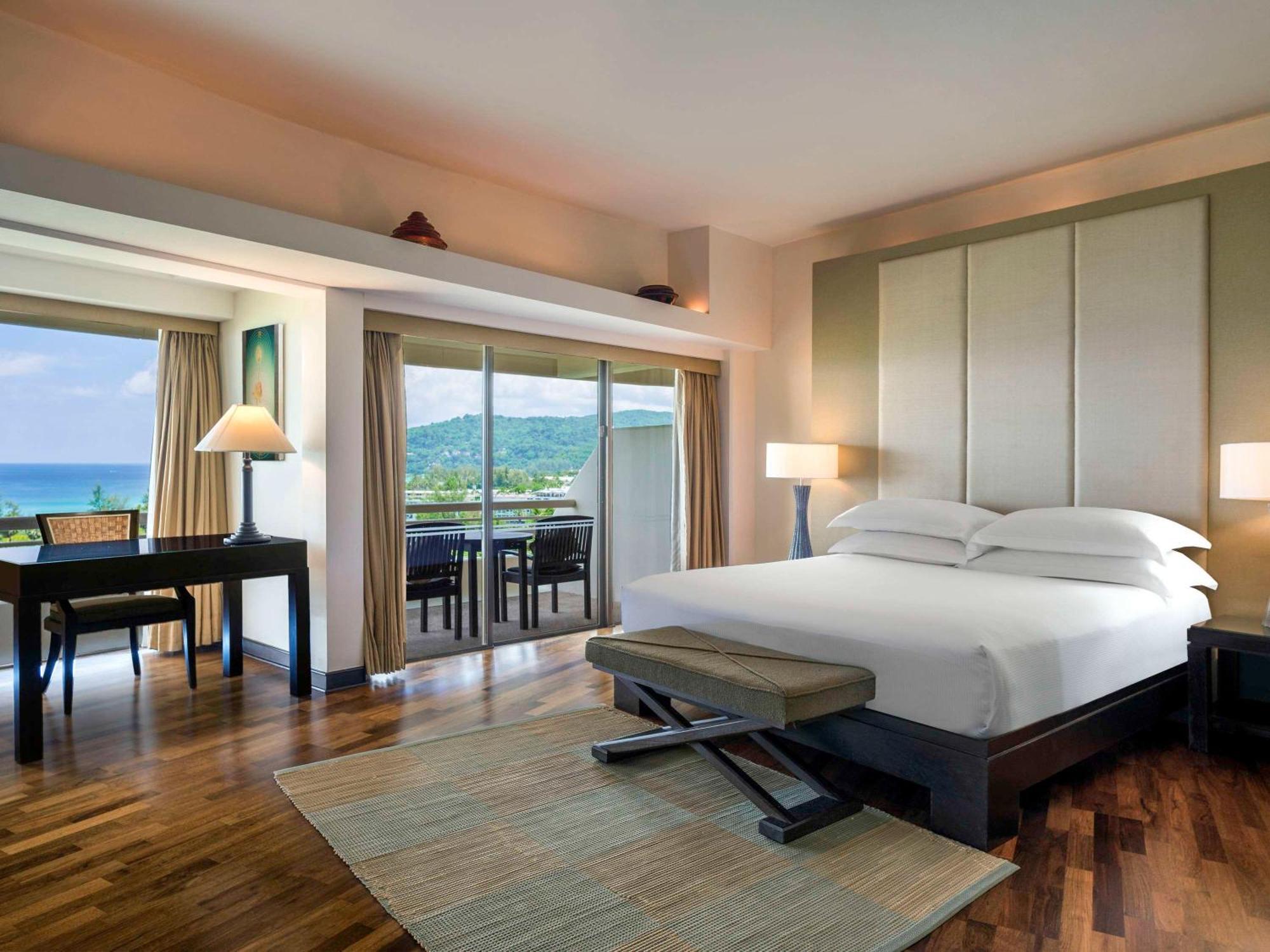 Pullman Phuket Karon Beach Resort מראה חיצוני תמונה A bedroom at the W Maldives