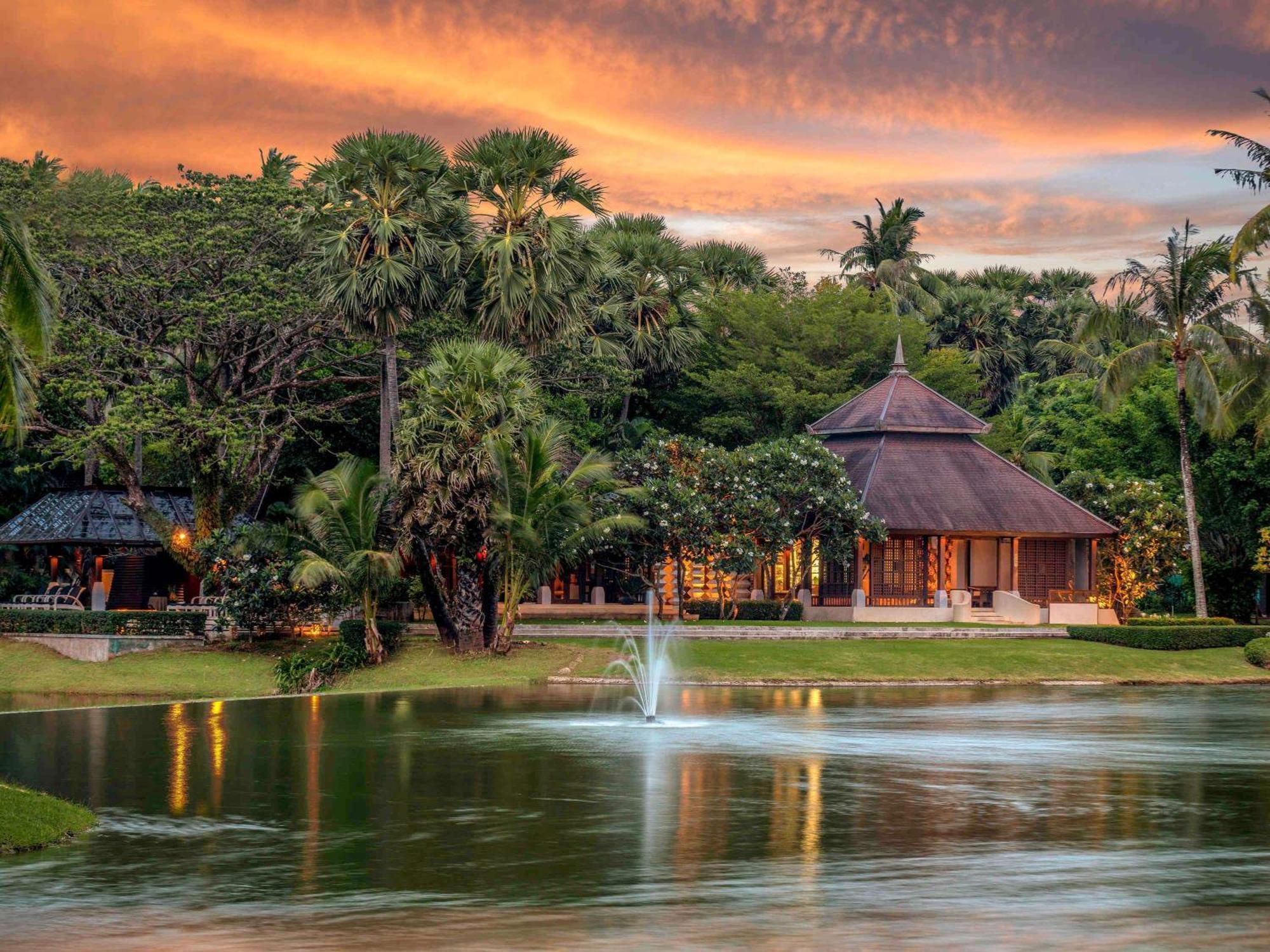 Pullman Phuket Karon Beach Resort מראה חיצוני תמונה The Royal Thai Police Headquarters
